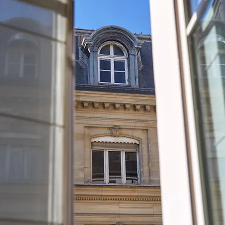 Le Pavillon Des Lettres Parijs